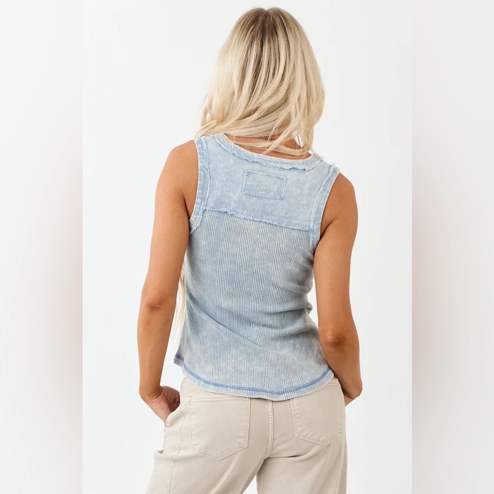 NWT Textured Knit Washed Contrast Denim Trim Patch Back Henley Tank Top Blue - Picture 7 of 7